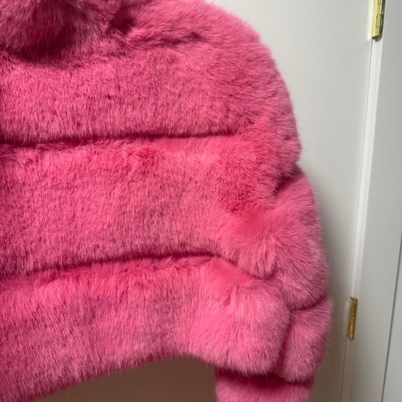 NWT FAUX FUR PINK CROPPED JACKET - Picture 2 of 4
